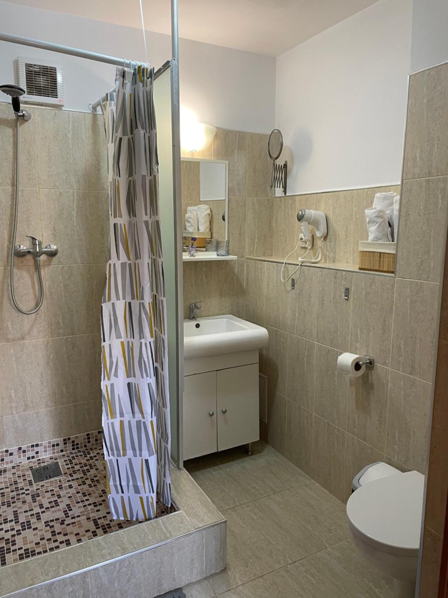 La O Barfa Apartment Ploiesti Bagian luar foto